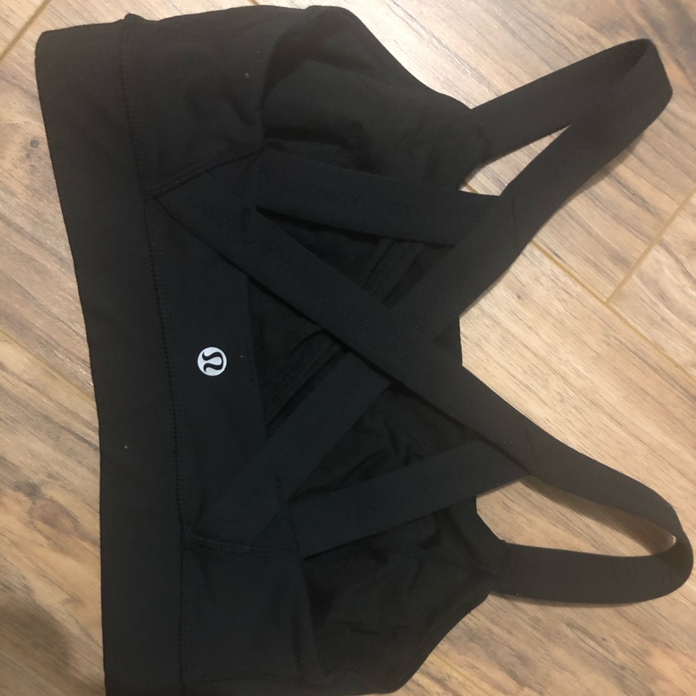 Black sports bra
